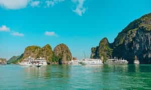 Du thuyền trên Vịnh Hạ Long