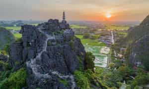 从Mua Cave 看到宁平熟悉的连绵起伏的山坡。