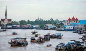 Bình minh trên chợ nổi Cái Bè