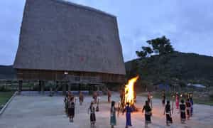 Những ngôi nhà Rông cao vút