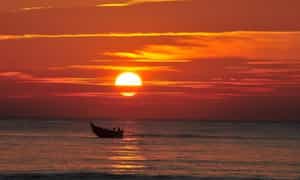 Cảnh hoàng hôn ở Hòn Nưa