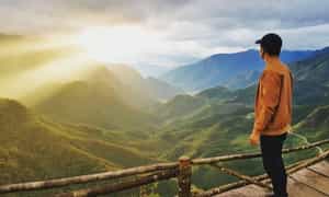 Chiêm ngưỡng ánh hoàng hôn dịu nhẹ phủ màu vàng cam khắp núi rừng Tây Bắc
