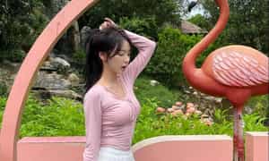 与动物合影