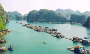 Cảnh sắc thiên nhiên hữu tình vô tình gây thương nhớ đến những ai trót yêu sắc nước hương trời tại Vịnh Hạ Long