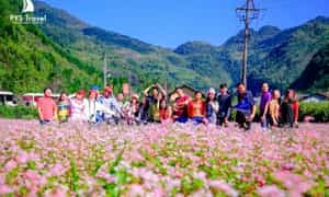 Du khách đến thăm Sủng Là