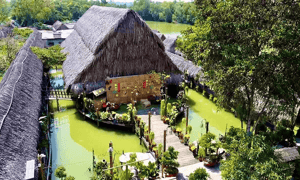 Sân khấu nổi này cũng là địa điểm check-in được nhiều du khách yêu thích