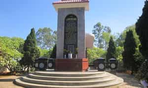 Lăng mộ của cụ Huỳnh Thúc Kháng