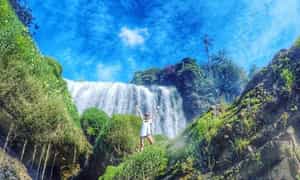 Địa điểm này sở hữu cảnh đẹp hoang sơ của núi rừng và sự trong lành, mát mẻ của sông nước.