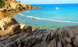 Hòn Đỏ - địa điểm du lịch ở Ninh Thuận tuyệt đẹp