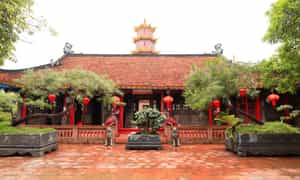 Trải nghiệm thưởng trà tại vườn đào cổ tại Hữu Vọng Đình