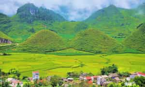 Núi Quản Bạ - Góc nhìn từ xa