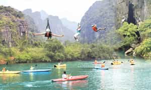 Đu zipline - hoạt động thú vị tại Sông Chày