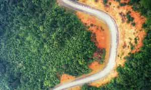 沙姆山口是一条近20公里长的道路,连接广平省香化县香风乡和香越乡。