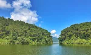Hồ Khuôn Thần ngày nắng đẹp