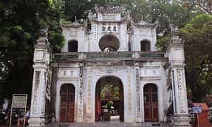 Tham quan đền Quán Thánh