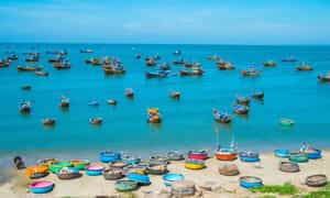 Đến làng chài Bãi Rạng khám phá cuộc sống ngư dân.