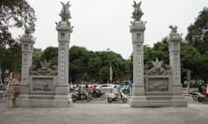 Cổng đền Quán Thánh