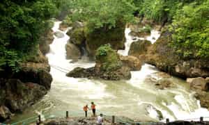 Du khách đến thăm thác Đầu Đẳng