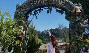 Cổng vào được trang trí vô cùng bắt mắt tại Dalat Fairytale Land