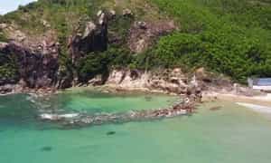 来到这里，游客可以呼吸新鲜空气，体验划船、帆板等有趣的活动……
