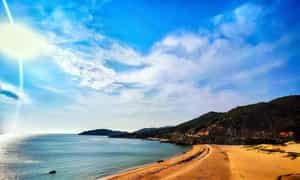 Đến bãi Chuối để ngắm nhìn một thiên nhiên hoang sơ hùng vĩ.