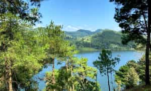 Bac Kan 的 Ban Chang Lake 是散步和放松的理想场所。
