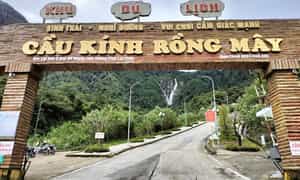 Khu du lịch Cầu kính Rồng Mây là điểm đến lý tưởng được đông đảo du khách lựa chọn.