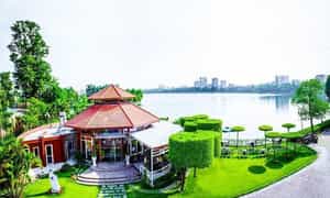 巴赫湖（Lake Bach Dang）就像海杜（Hai Duong）的绿肺。