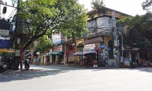 现代街道，但仍然有时间使Hai Phong Old Quarter的美