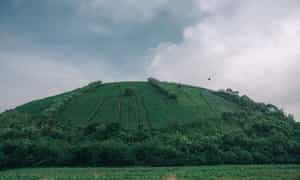 火山范围被认为可以追溯到10,000年的火山。
