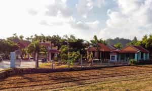 Không chỉ được ngắm nhìn mà bạn còn được tận tay trải nghiệm thực tế với sự hướng dẫn của người dân