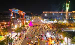 Dong Hoi Quang Binh City Walking Street是老挝的超级有趣的地方之一，您绝对不应该忽略。