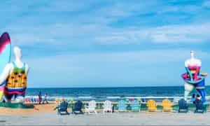 比基尼海滩phan Thiet在海滩上留下了许多图标。