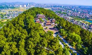 位于最高的山上,海平面高95m,中间是Quang Trung Temple的历史文物