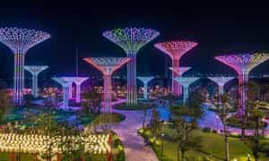 그랜드 파크 파크 (Grand Park Park)는 자연 경관과 현대 엔터테인먼트 경험을 조화롭게 결합하여 일련의 재미있는 활동으로 관광객을 끌어들입니다.