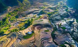 游客有机会在9月至4月的旅行中欣赏雄伟的西北山脉的美丽