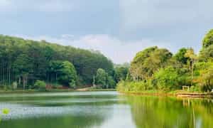 Với vẻ đẹp trữ tình, lãng mạng của Hồ Đắk Ke, nơi đây đã nhanh chong thu hút nhiều tín đồ đam mê khám phá đến chiêm ngưỡng.