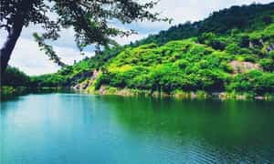 Nhờ địa thế độc đáo mà thời tiết Hồ Núi Đá Tây Ninh lúc nào mát mẻ và dễ chịu, vì thế du khách có thể đến đây vào bất kỳ thời gian nào mà mình muốn