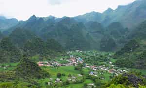 凭借美丽的道路,富裕的村庄和土著社区提供的寄宿家庭服务,杜吉亚(Du Gia)承诺在前往Ha Giang时为您带来无数的新经历。