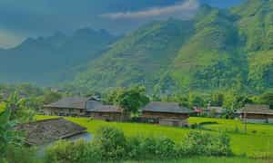 Du Gia Ha Giang在Dong Van Rock高原上和平地