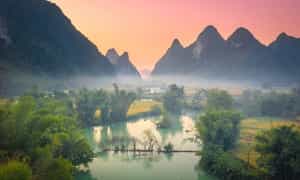 Thung lũng êm đềm vào một buổi sớm tinh mơ