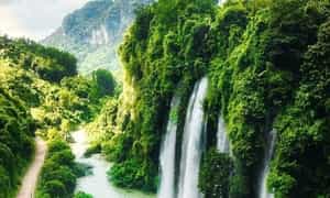 Thác Mưa Rơi Thái Nguyên thu hút du khách bất kể các mùa trong năm.