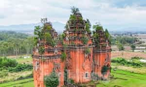 Tháp Dương Long là cụm tháp lớn và giàu giá trị văn hoá - lịch sử của đất trời Bình Định.
