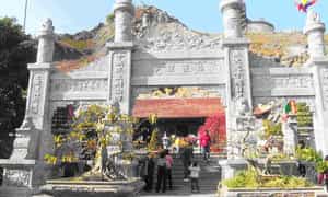 Bach Dang Giang 内的大部分建筑物都是用石头建造的