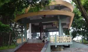 Nơi du khách dâng hương để thể hiện lòng thành kính dành cho những anh hùng nghĩa sĩ đã ngã xuống