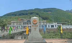 游客抵达马鹿塘并欣赏里程碑 6