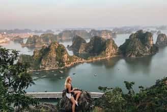 Chinh phục Núi Bài Thơ: Trải nghiệm cảm giác thư thái giữa trời biển Hạ Long