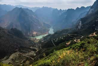 Chinh Phục Dốc Tà Làng: Hành Trình Khám Phá Cung Đường Hiểm Trở Nhất Vùng Biên Viễn