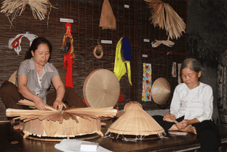 Làng Nón Chuông: Tinh Hoa Nghệ Thuật Thủ Công Việt Nam