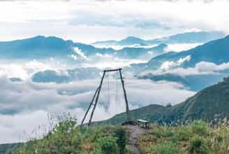 Chinh Phục Biển Mây: Trekking Tại Đỉnh Bạch Mộc Lương Tử